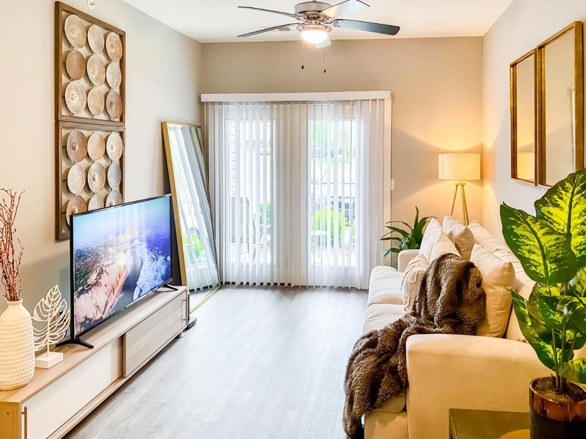 Full Kitchen,King,W/D,Netflix,2 Smart Tvs,Parking Apartment Луисвил Екстериор снимка