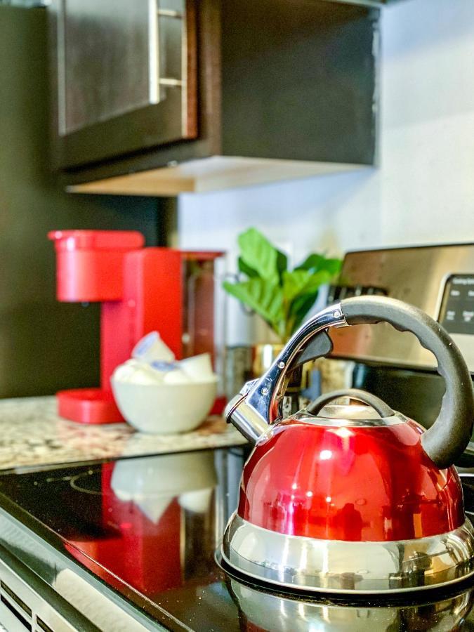 Full Kitchen,King,W/D,Netflix,2 Smart Tvs,Parking Apartment Луисвил Екстериор снимка