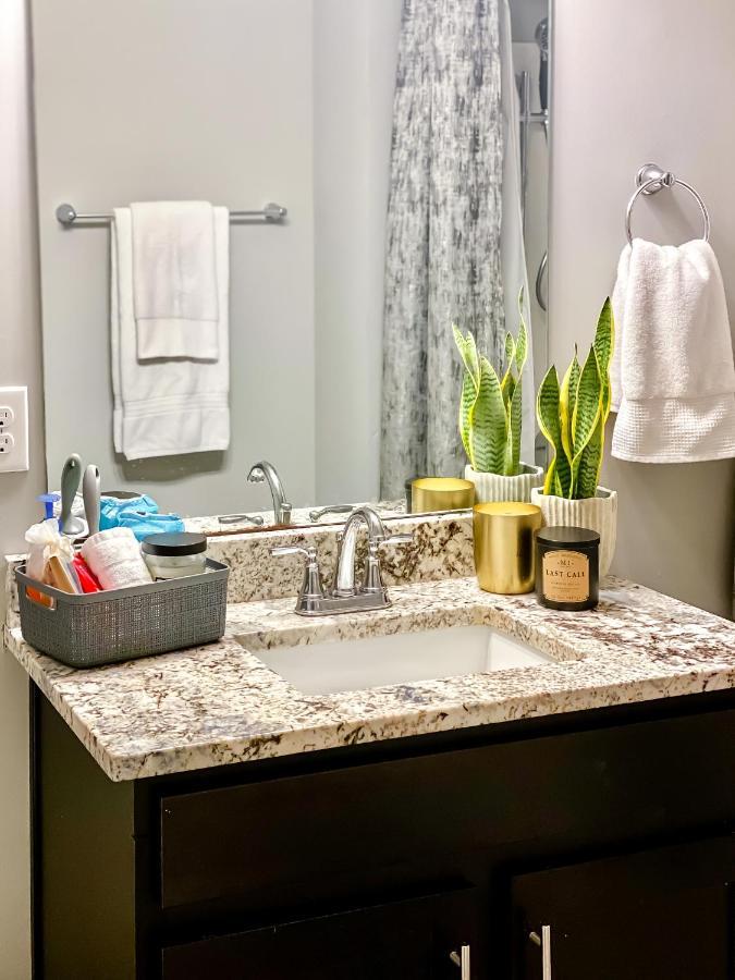 Full Kitchen,King,W/D,Netflix,2 Smart Tvs,Parking Apartment Луисвил Екстериор снимка