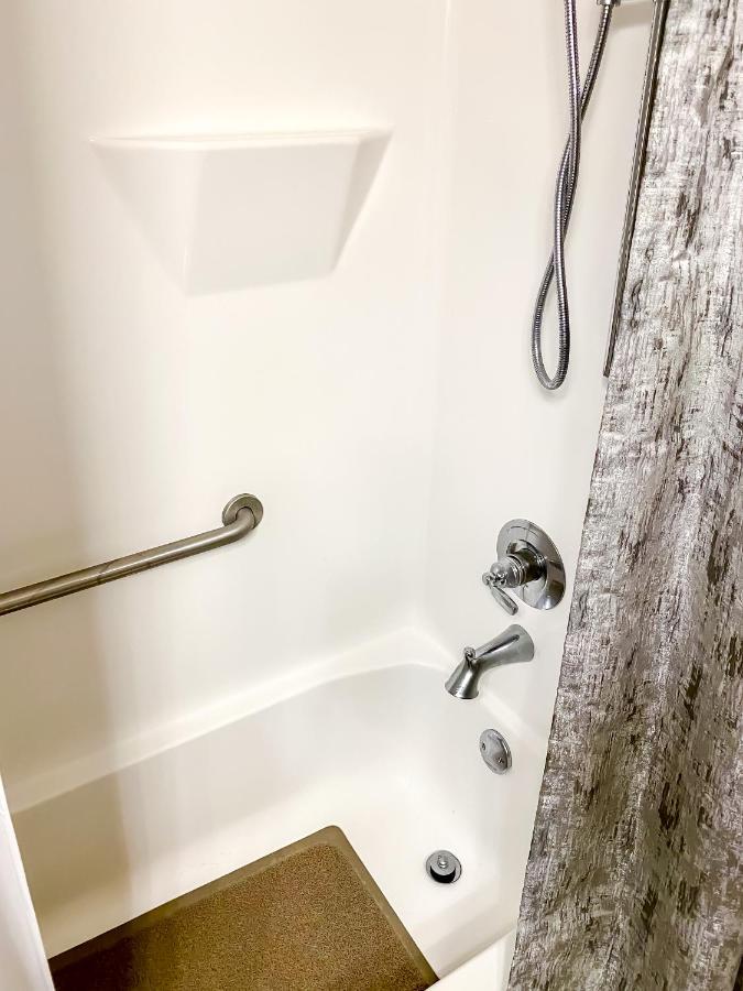 Full Kitchen,King,W/D,Netflix,2 Smart Tvs,Parking Apartment Луисвил Екстериор снимка
