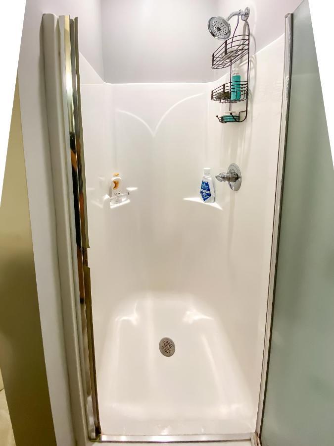 Full Kitchen,King,W/D,Netflix,2 Smart Tvs,Parking Apartment Луисвил Екстериор снимка